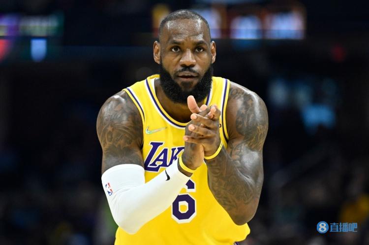 双拳难敌四手！库里末节独得14分&全场轰下39+5+5难救主（孤掌难鸣！库里末节狂砍14分，全场39+5+5仍难挽败局）