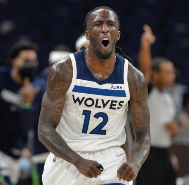 澳超战报：劳伦斯、潘宁顿建功，珀斯光荣2-1逆转喷气机（澳超赛况：劳伦斯、潘宁顿先后破门，珀斯光荣2-1逆转击败喷气机）