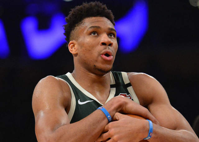 热刺旧将：弗兰克应该弃用门将维卡里奥，他实在过于平庸（前热刺球员建议弗兰克弃用维卡里奥：这位门将表现过于平庸）